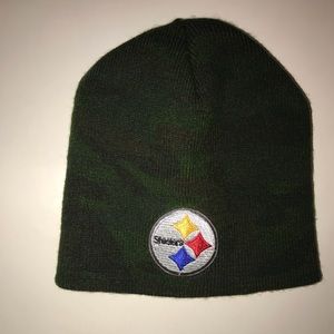 Kids winter hat with Pittsburg Steelers logo